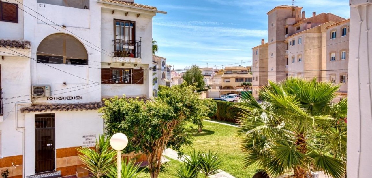 Sale - Villa -
Torrevieja - Calas blanca