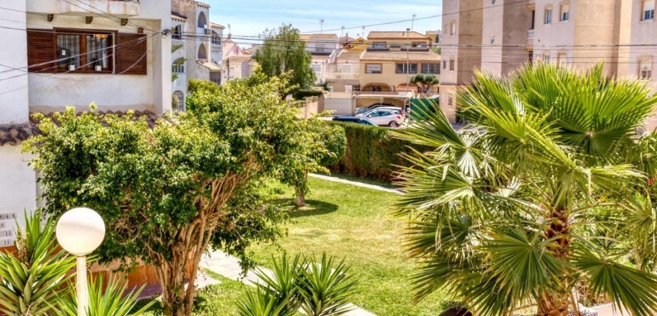 Sale - Villa -
Torrevieja - Calas blanca