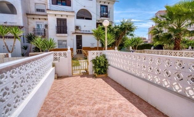 Sale - Villa -
Torrevieja - Calas blanca