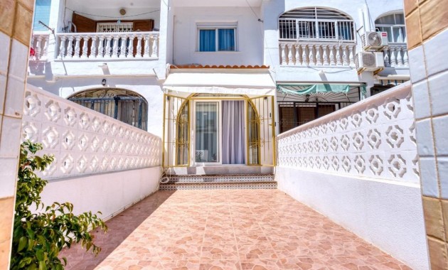 Sale - Villa -
Torrevieja - Calas blanca