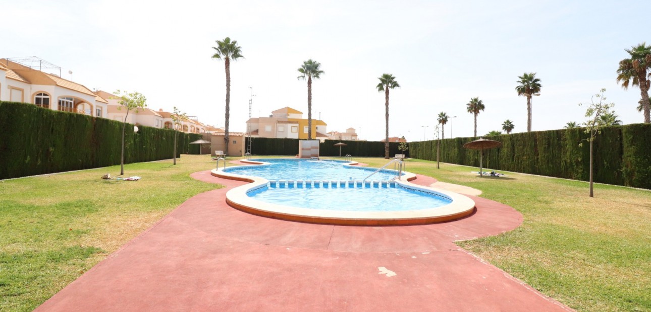 Venta - Apartamento / piso -
Torrevieja - Altos del Limonar