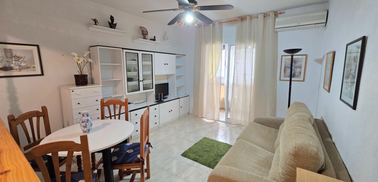 Herverkoop - Appartement / flat -
Torrevieja - Estacion de autobuses