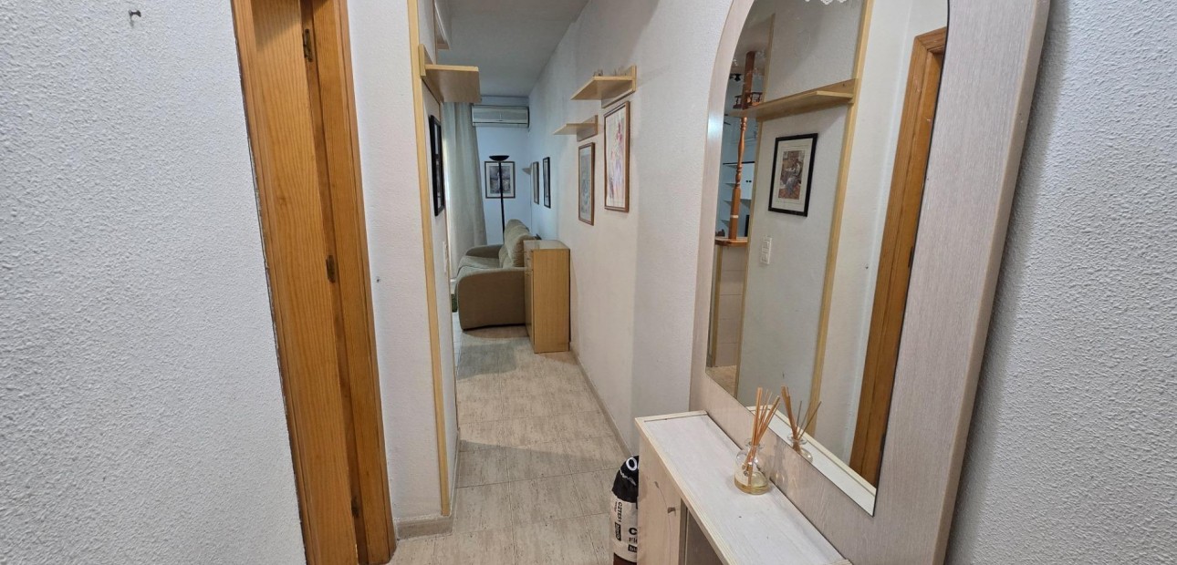 Venta - Apartamento / piso -
Torrevieja - Estacion de autobuses