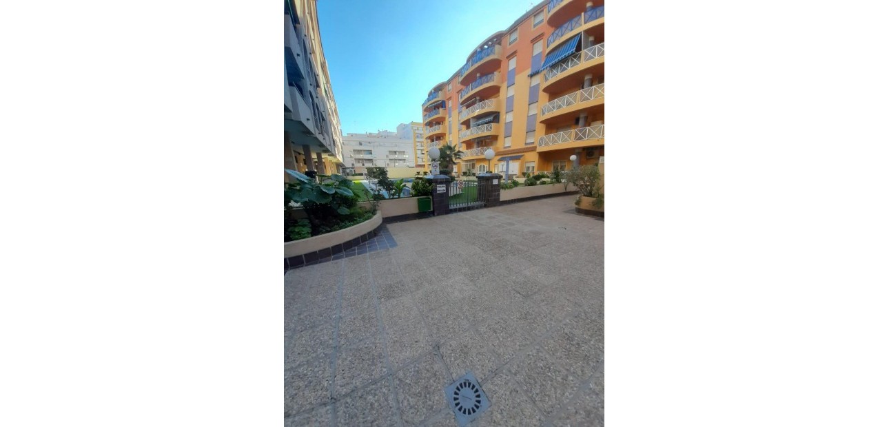 Venta - Apartamento / piso -
Torrevieja - Centro