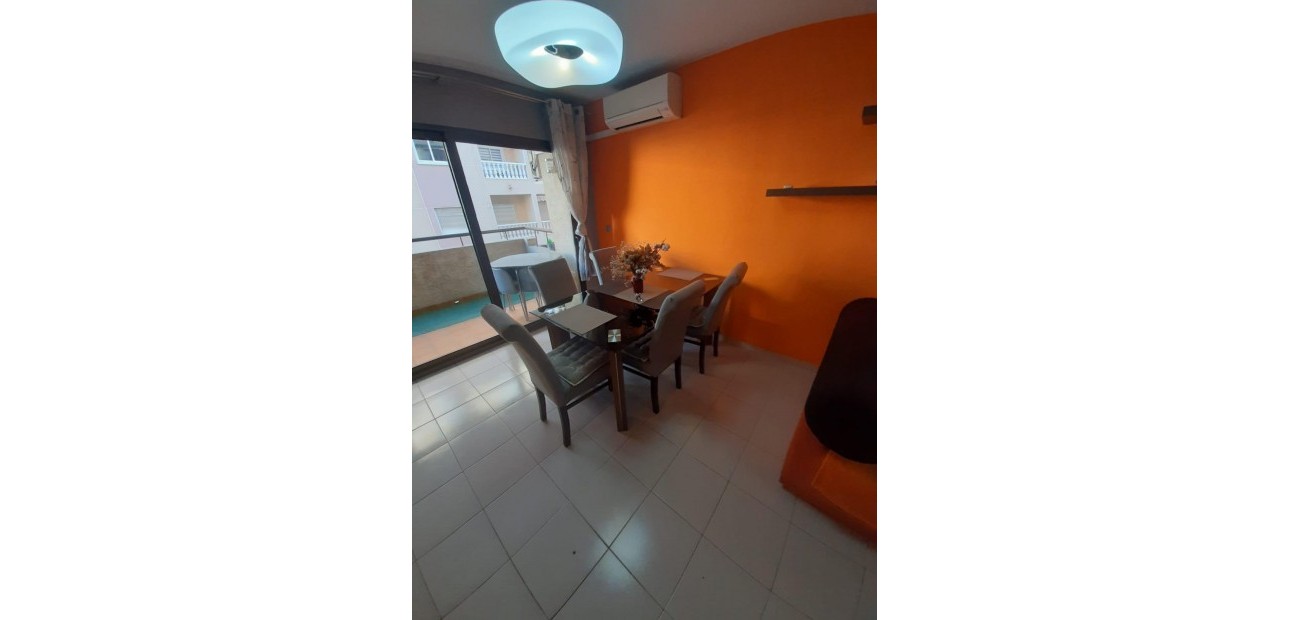 Venta - Apartamento / piso -
Torrevieja - Centro