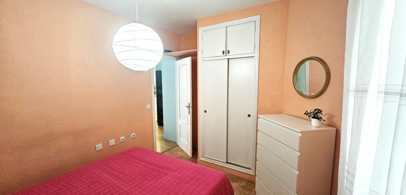 Sale - Apartment / flat -
Torrevieja - Paseo maritimo