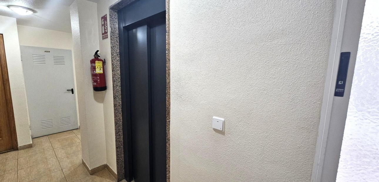 Venta - Apartamento / piso -
Torrevieja - Paseo maritimo