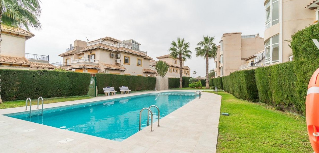 Sale - Apartment / flat -
Orihuela Costa - Punta Prima