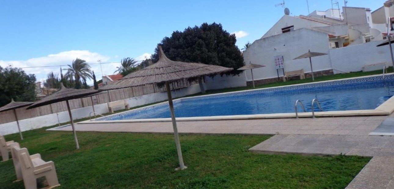 Sale - Apartment / flat -
Torrevieja - Calas blanca