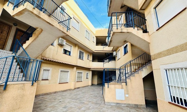 Herverkoop - Appartement / flat -
Torrevieja - Playa de los locos