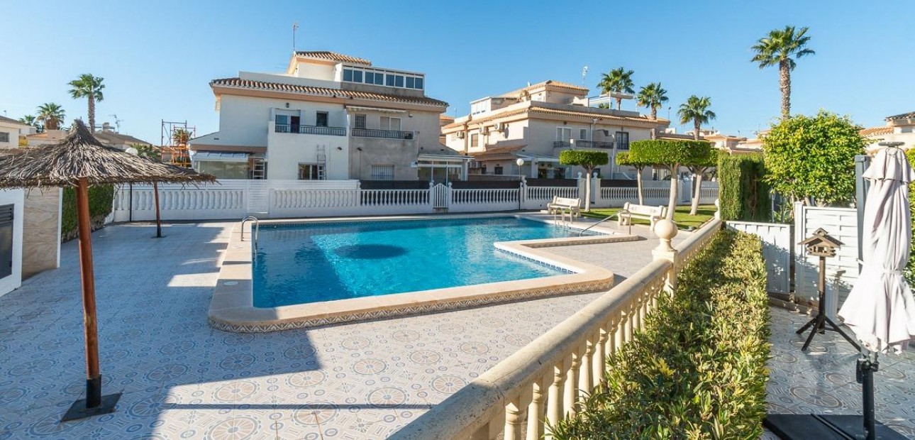 Herverkoop - Villa -
Orihuela Costa - Playa Flamenca