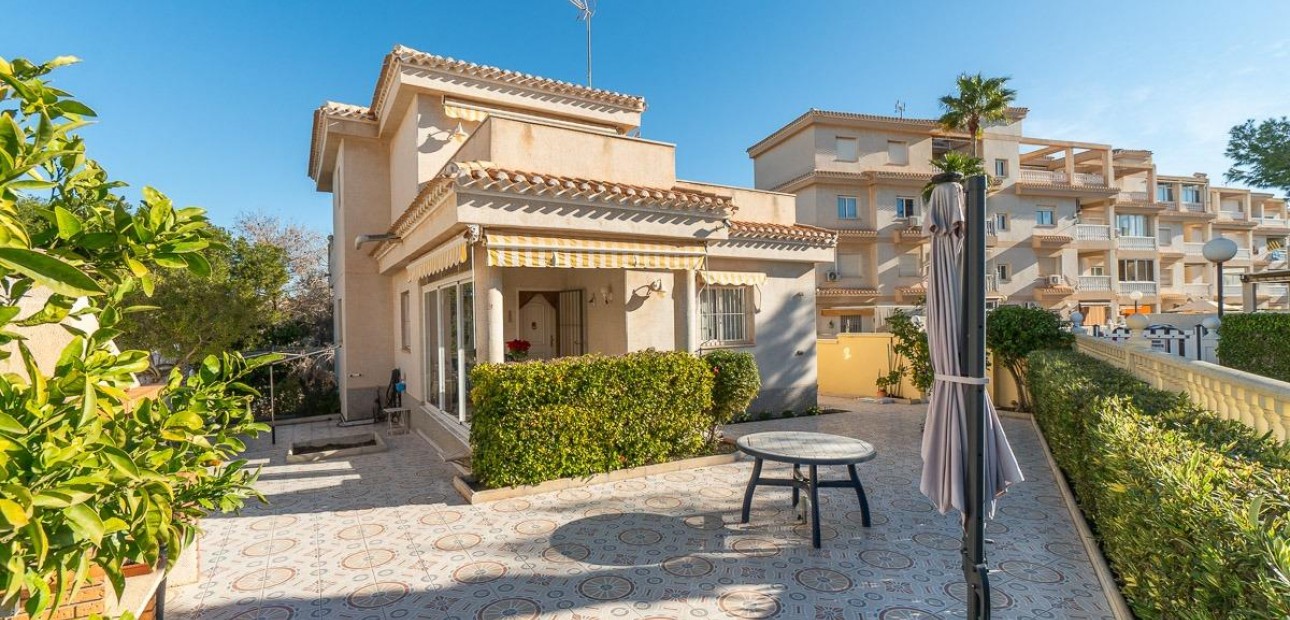 Herverkoop - Villa -
Orihuela Costa - Playa Flamenca