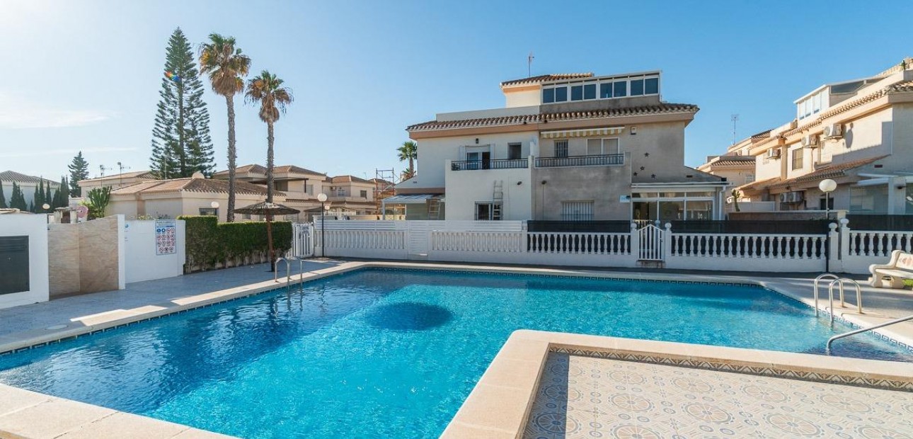 Herverkoop - Villa -
Orihuela Costa - Playa Flamenca