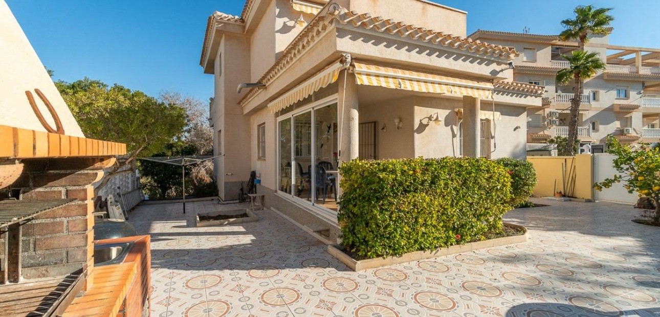 Venta - Villa -
Orihuela Costa - Playa Flamenca