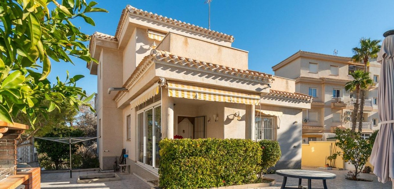 Venta - Villa -
Orihuela Costa - Playa Flamenca