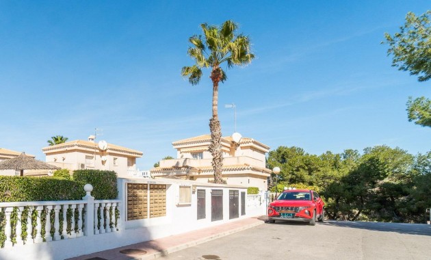 Herverkoop - Villa -
Orihuela Costa - Playa Flamenca