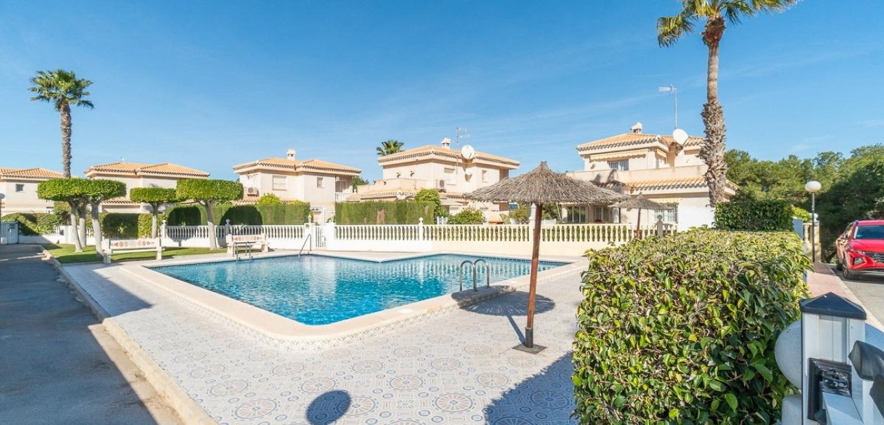 Herverkoop - Villa -
Orihuela Costa - Playa Flamenca