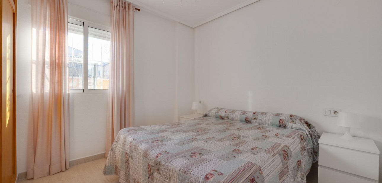 Sale - Villa -
Torrevieja - Playa de los locos