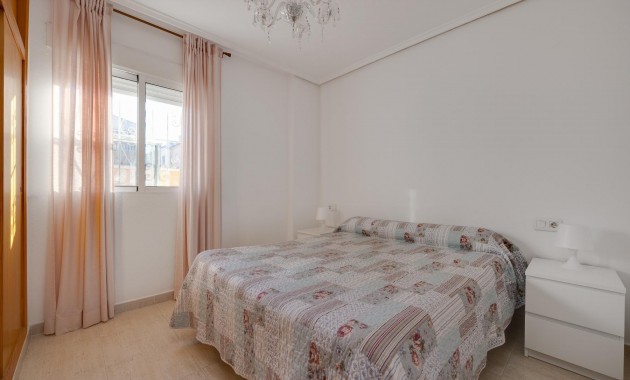 Sale - Villa -
Torrevieja - Playa de los locos