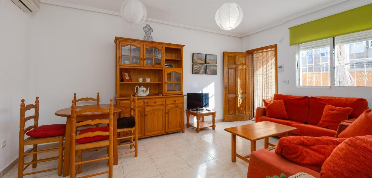 Sale - Villa -
Torrevieja - Playa de los locos