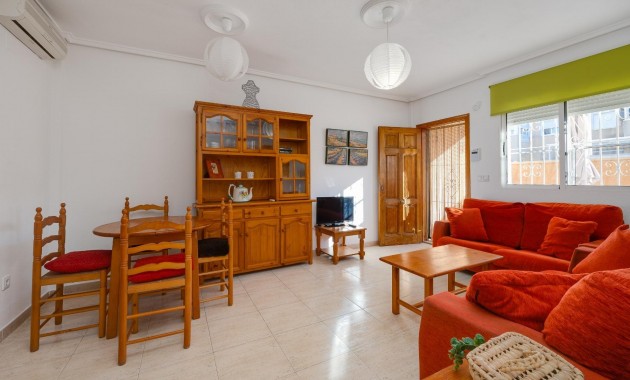 Sale - Villa -
Torrevieja - Playa de los locos