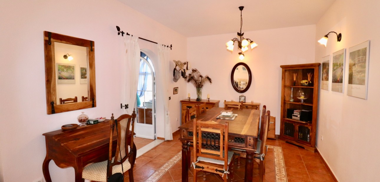 Herverkoop - Country Property -
Catral