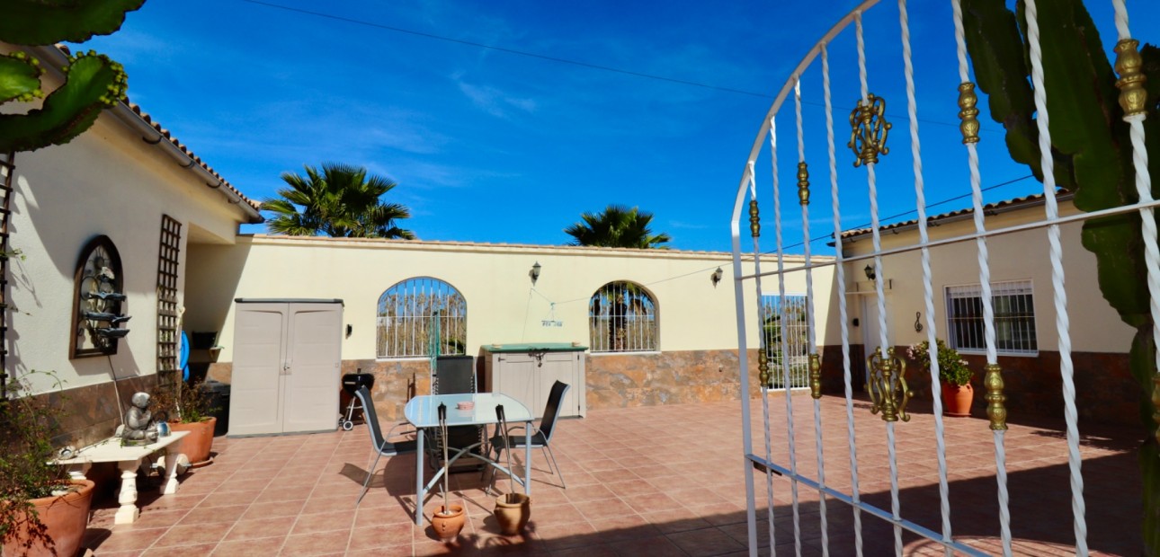 Herverkoop - Country Property -
Catral