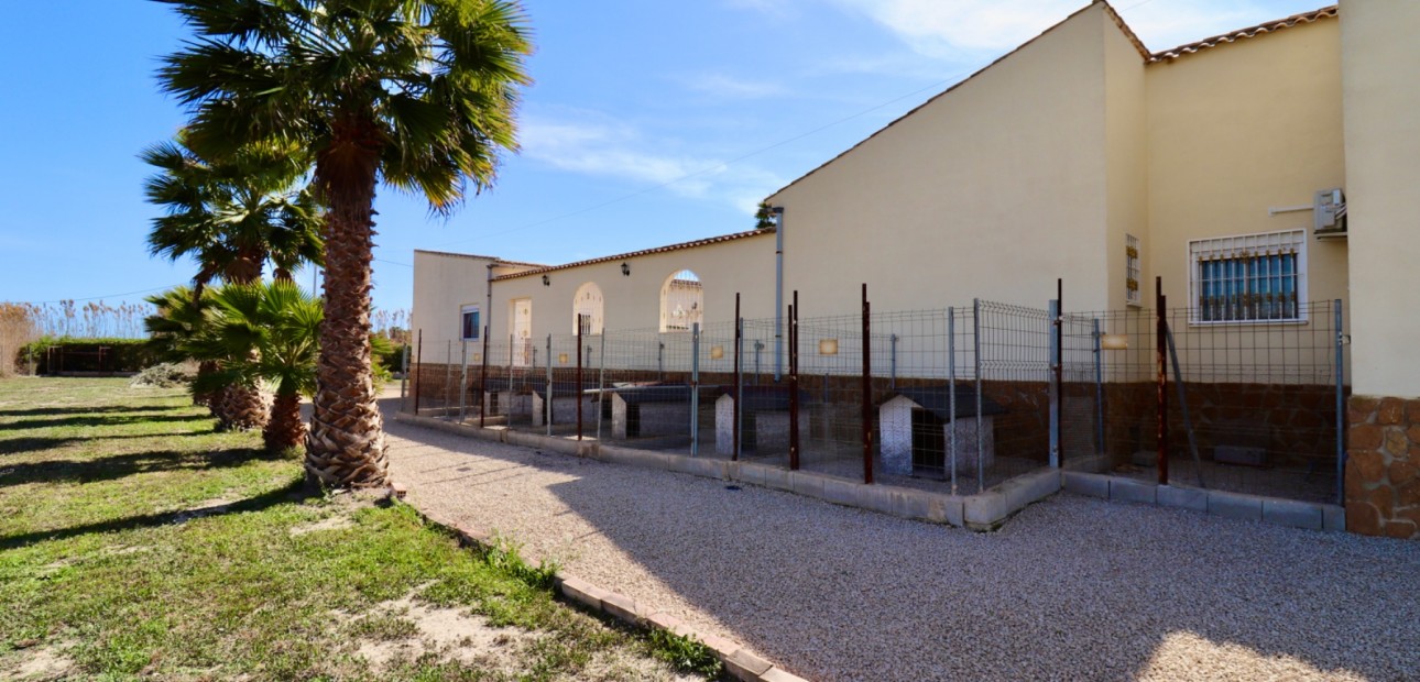 Herverkoop - Country Property -
Catral