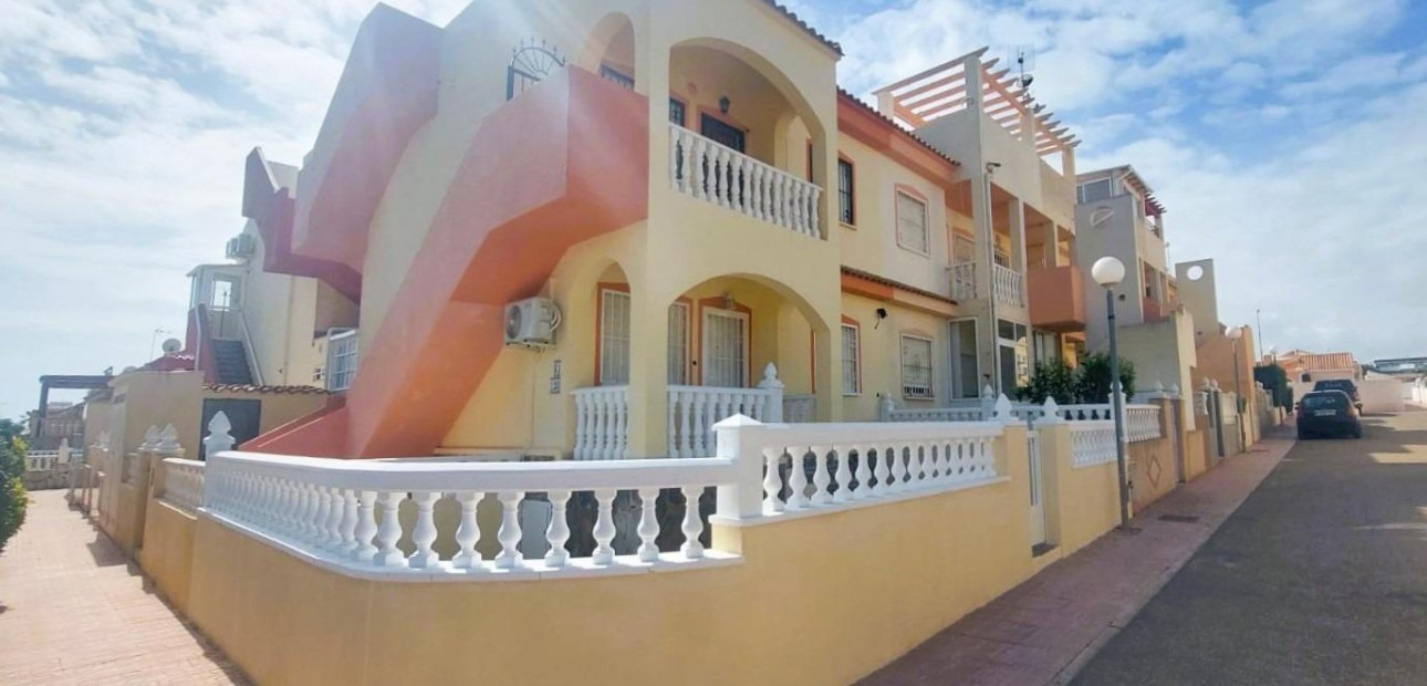 Sale - Bungalow -
Orihuela Costa - La Florida