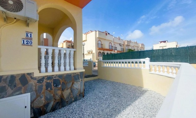 Sale - Bungalow -
Orihuela Costa - La Florida