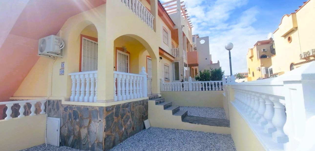 Sale - Bungalow -
Orihuela Costa - La Florida