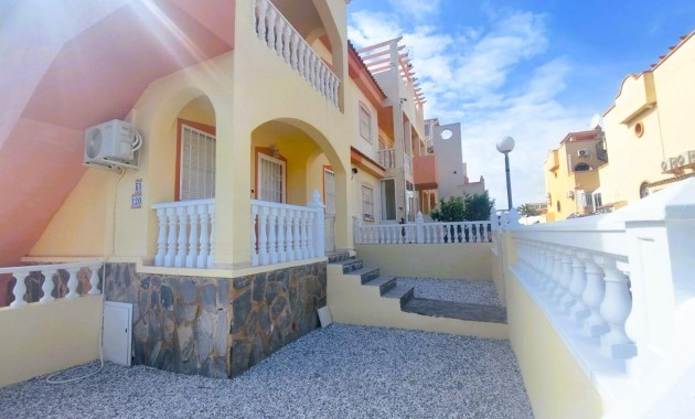 Sale - Bungalow -
Orihuela Costa - La Florida