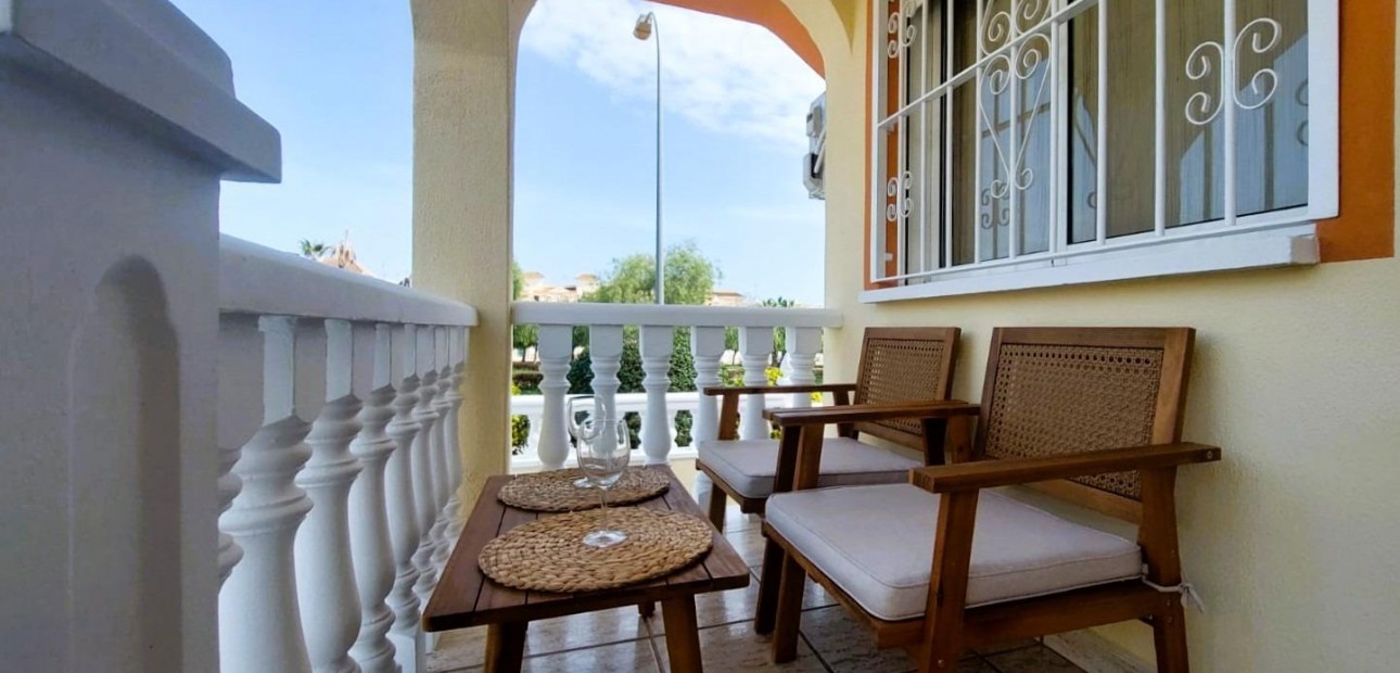 Sale - Bungalow -
Orihuela Costa - La Florida