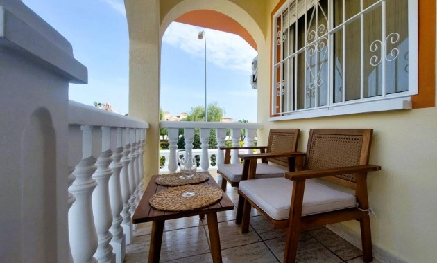 Sale - Bungalow -
Orihuela Costa - La Florida