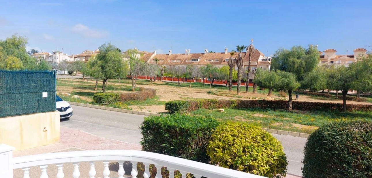 Sale - Bungalow -
Orihuela Costa - La Florida