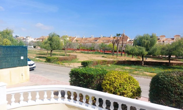 Sale - Bungalow -
Orihuela Costa - La Florida