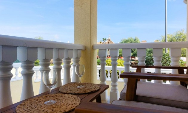 Sale - Bungalow -
Orihuela Costa - La Florida