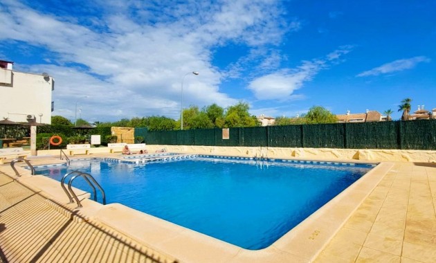 Sale - Bungalow -
Orihuela Costa - La Florida