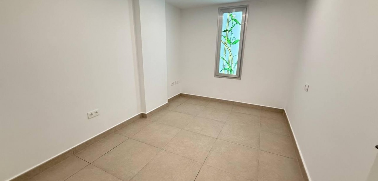 Sale - Apartment / flat -
Guardamar del Segura - Pueblo