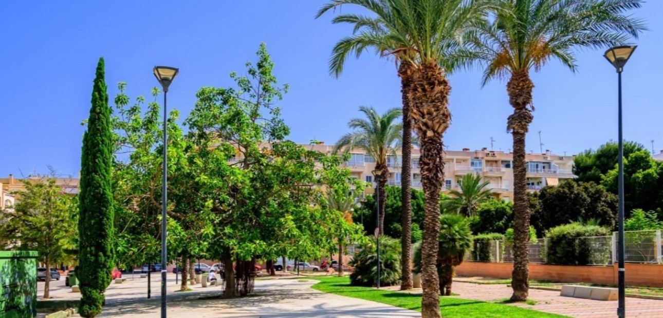 Sale - Apartment / flat -
Torrevieja - Estacion de autobuses