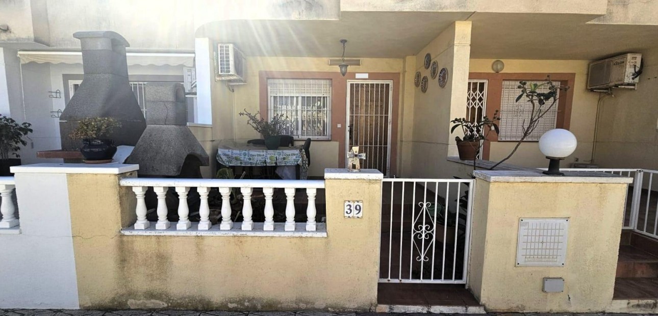 Sale - Bungalow -
Torrevieja - Torreblanca