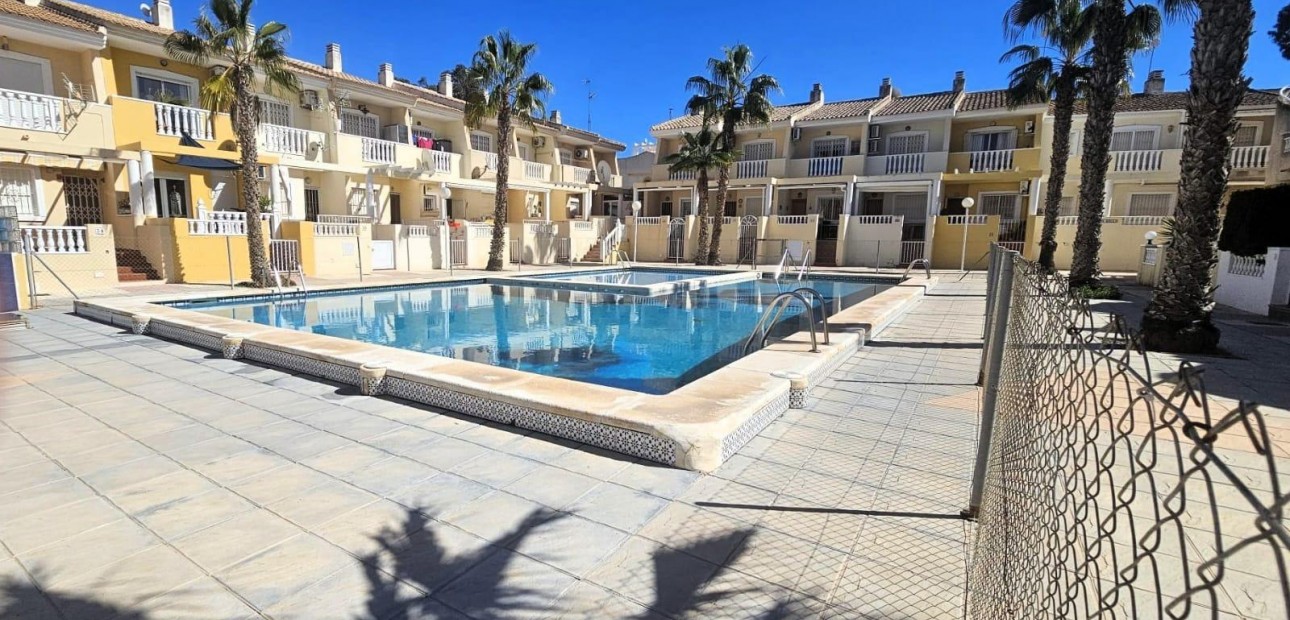 Sale - Bungalow -
Torrevieja - Torreblanca