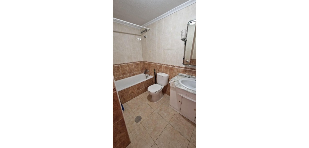 Sale - Apartment / flat -
Torrevieja - Playa del cura