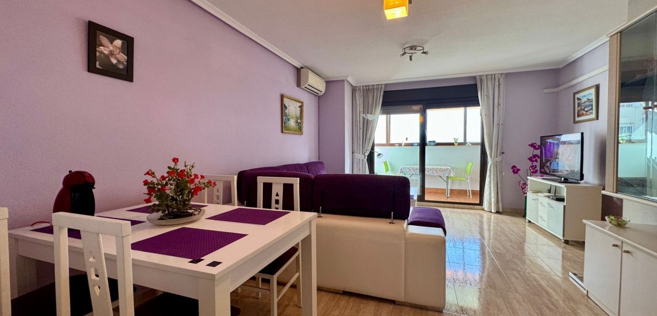 Sale - Apartment / flat -
Torrevieja - Centro