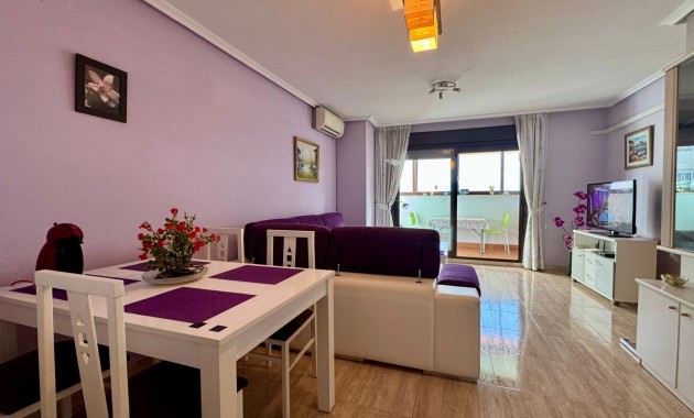 Sale - Apartment / flat -
Torrevieja - Centro