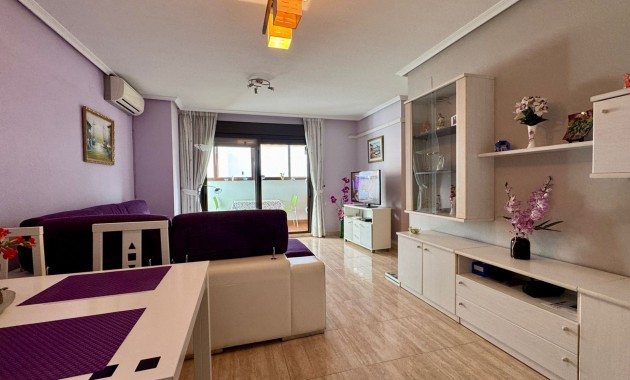 Sale - Apartment / flat -
Torrevieja - Centro