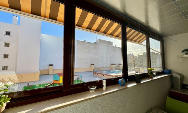 Sale - Apartment / flat -
Torrevieja - Centro