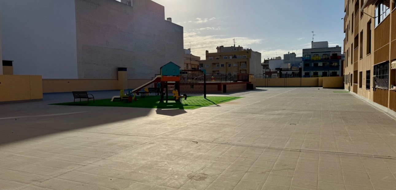 Sale - Apartment / flat -
Torrevieja - Centro