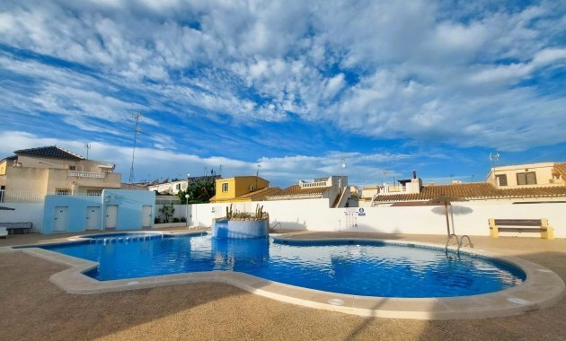 Sale - Villa -
Torrevieja - La siesta