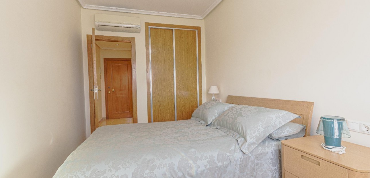 Sale - Apartment / flat -
Torrevieja - torrevieja